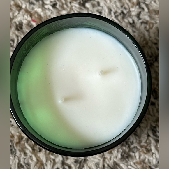 🌲 12 OZ Bellevue Luxury Soy Blend Wax Scented Candles, Mistletoe Frost, NWT - Picture 3 of 6